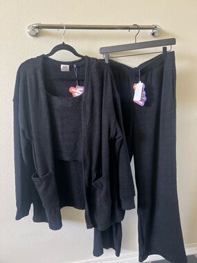Fabletics YITTY Pet Me 3-Piece Cardigan, Tank, Pant Lounge Wear Set Size Large